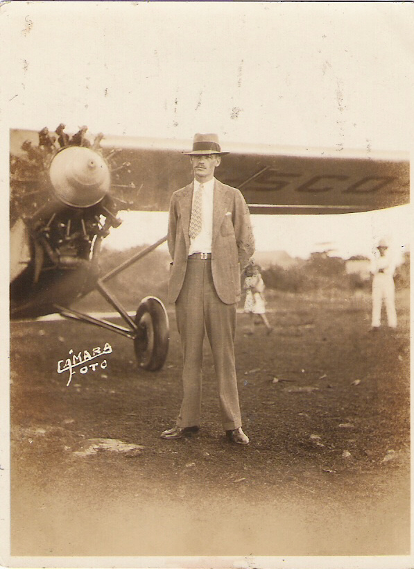 3. C.J Robinson trajo el primer avión con el cual voló de Mi