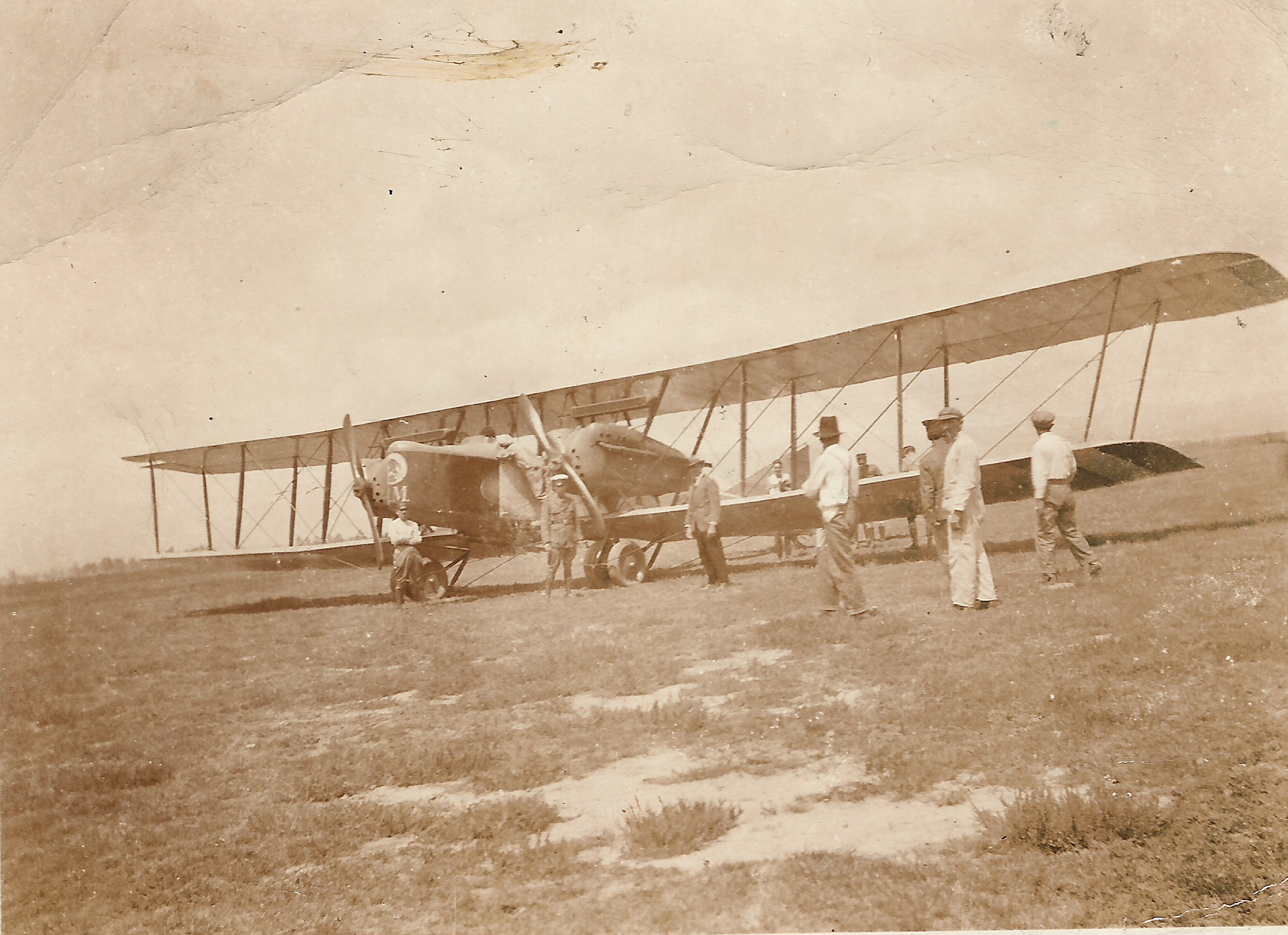 5. Aeroplano modelo 'Farman' tenía las alas tan grandes que